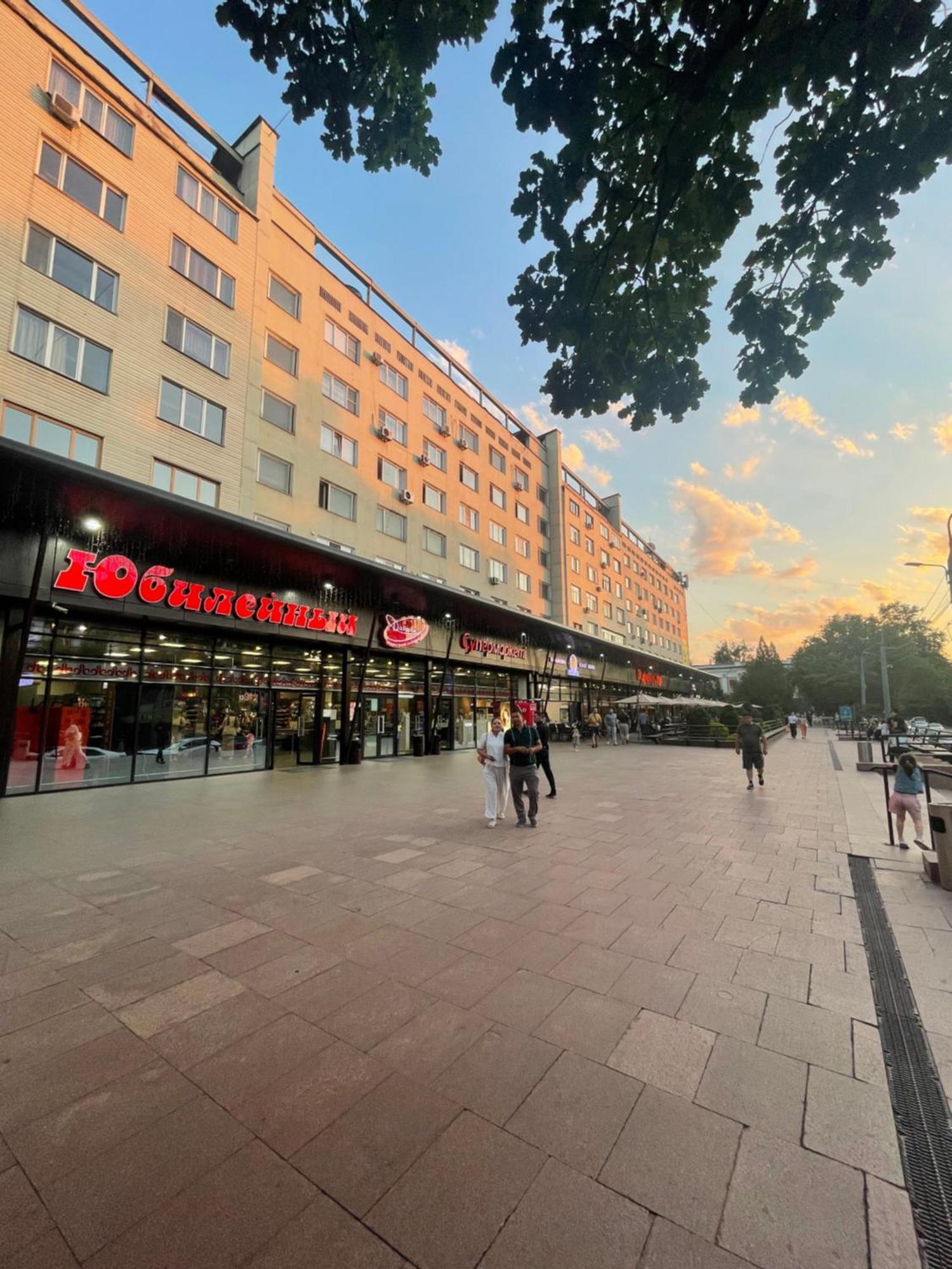 Апартаменты На Арбате Almaty Exterior foto